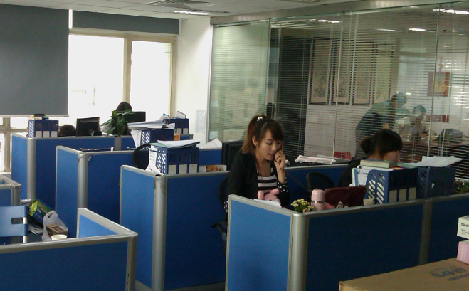 企业大数据可视化平台选型指南：业务报表系统功能对比与实施建议